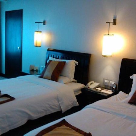 New Era Hotel Кунмин Екстериор снимка