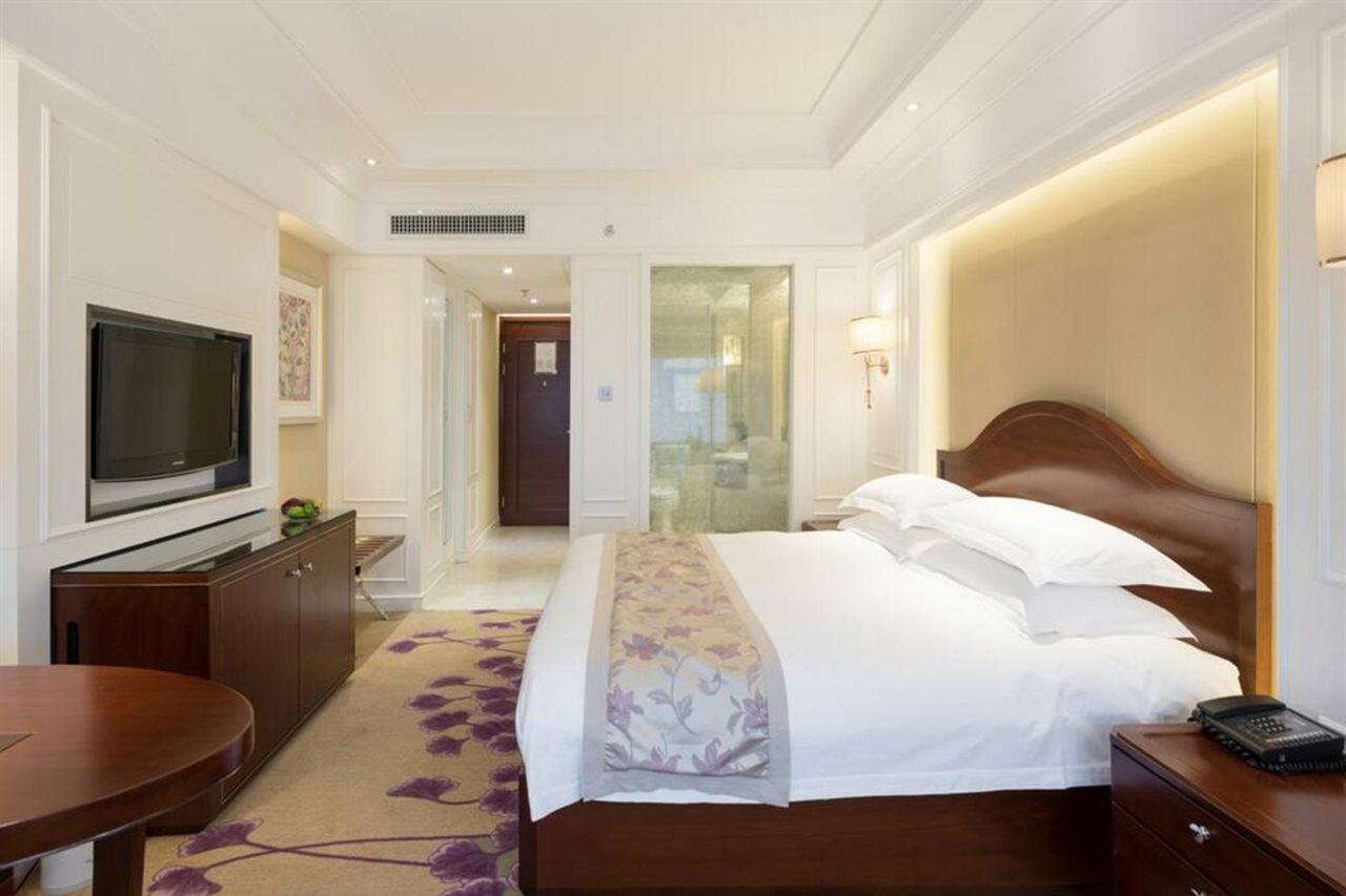 New Era Hotel Кунмин Екстериор снимка