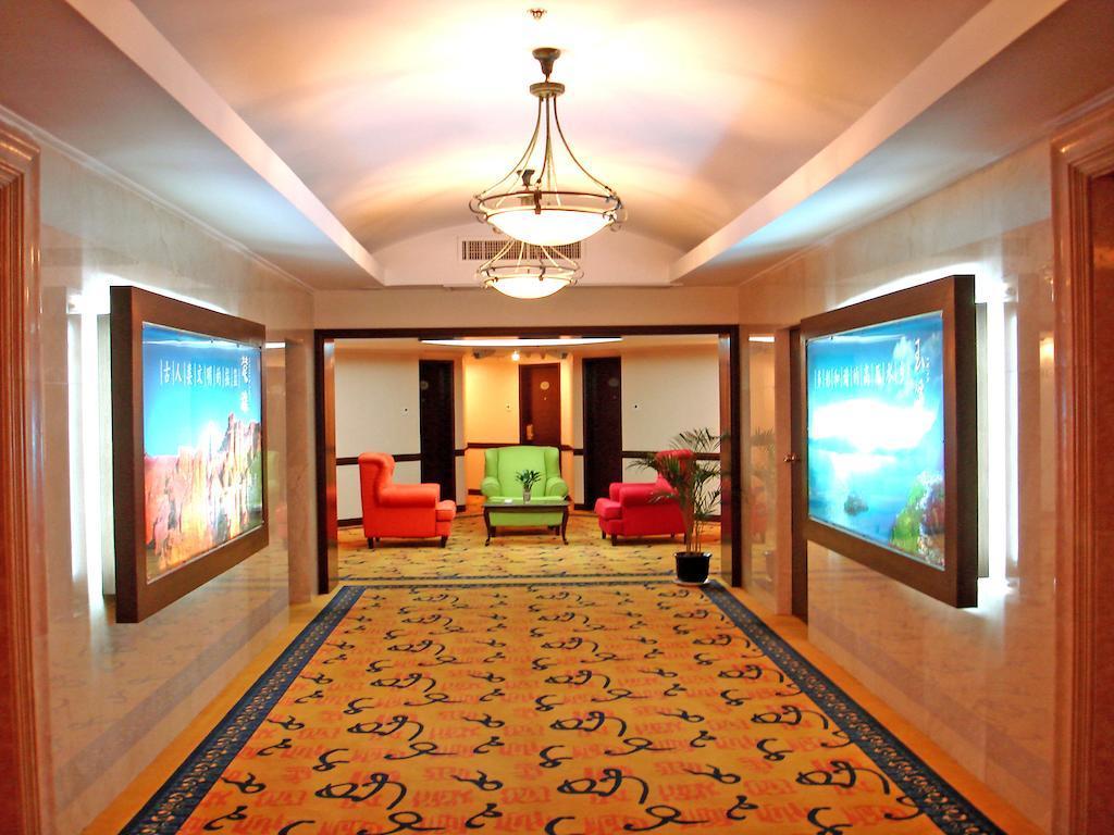 New Era Hotel Кунмин Екстериор снимка
