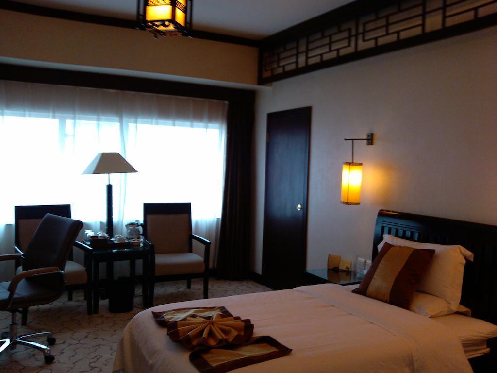 New Era Hotel Кунмин Екстериор снимка