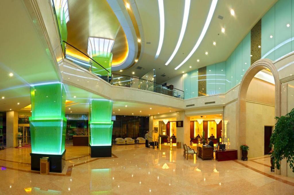 New Era Hotel Кунмин Екстериор снимка