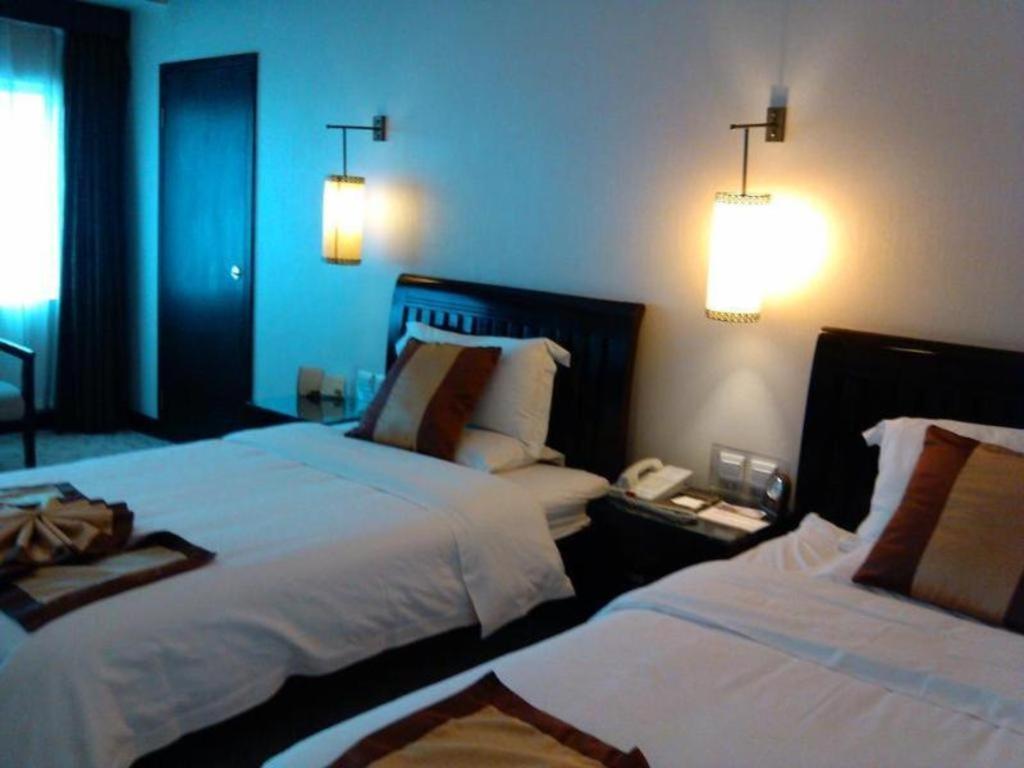 New Era Hotel Кунмин Екстериор снимка