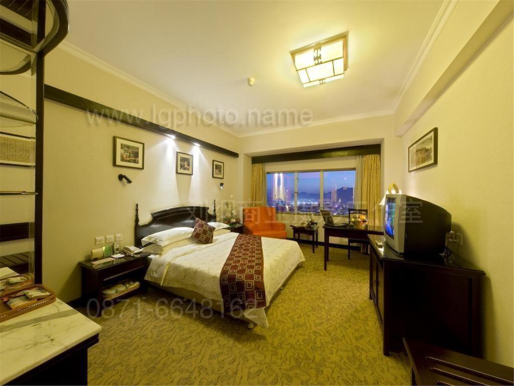 New Era Hotel Кунмин Екстериор снимка