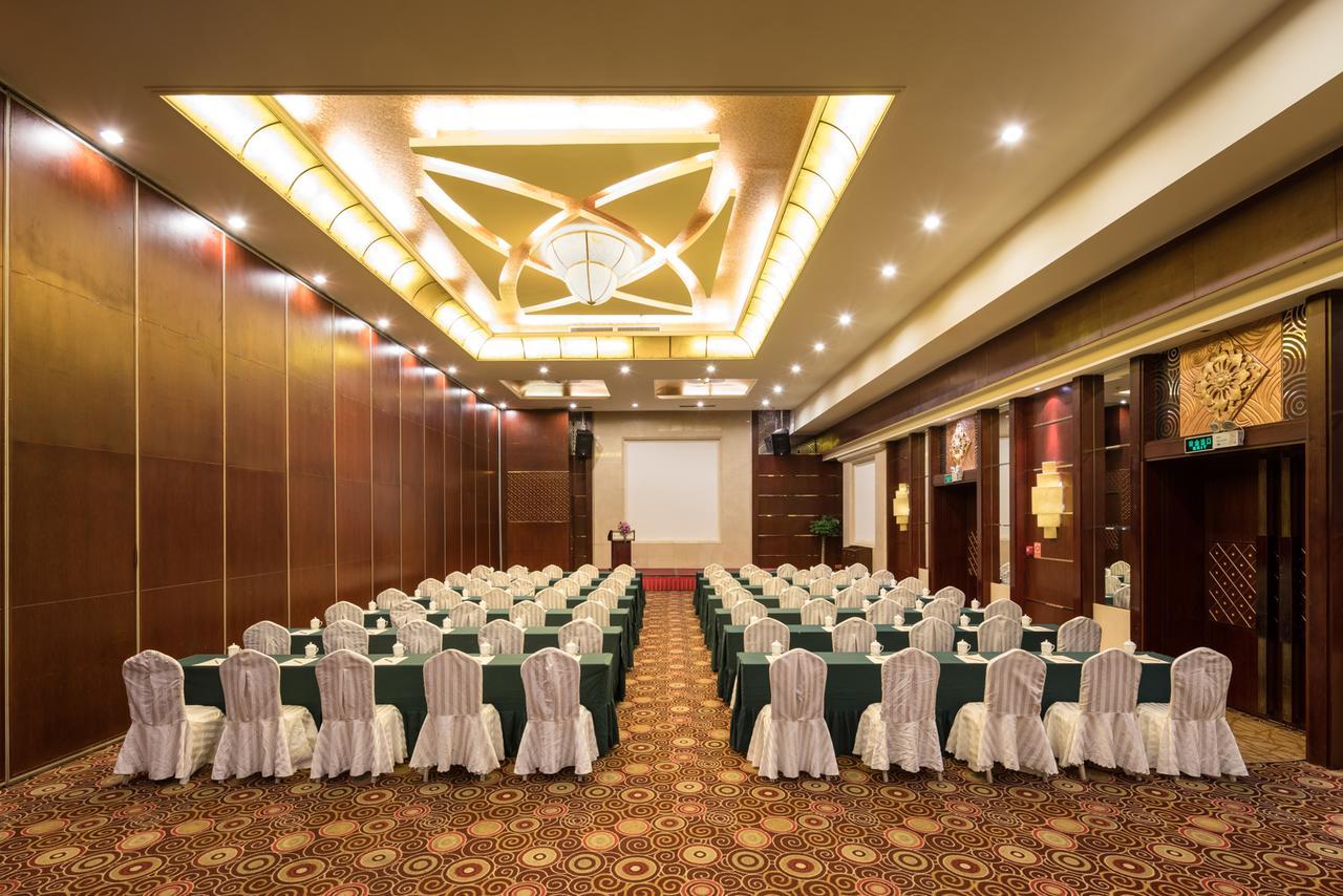 New Era Hotel Кунмин Екстериор снимка