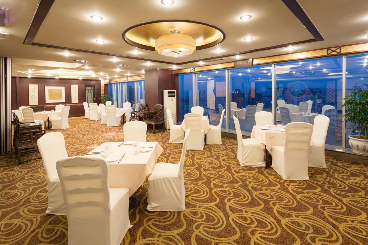 New Era Hotel Кунмин Екстериор снимка
