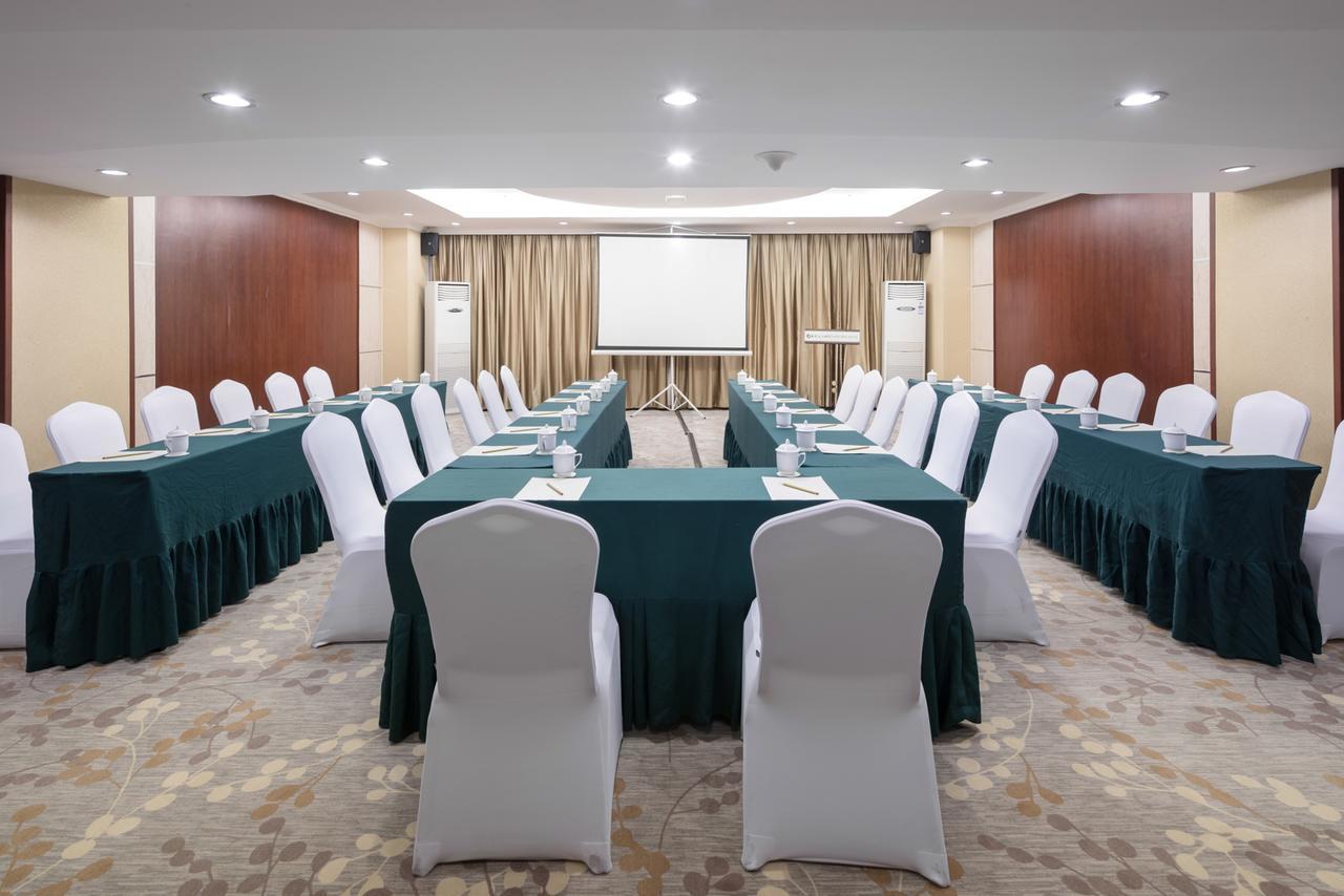 New Era Hotel Кунмин Екстериор снимка