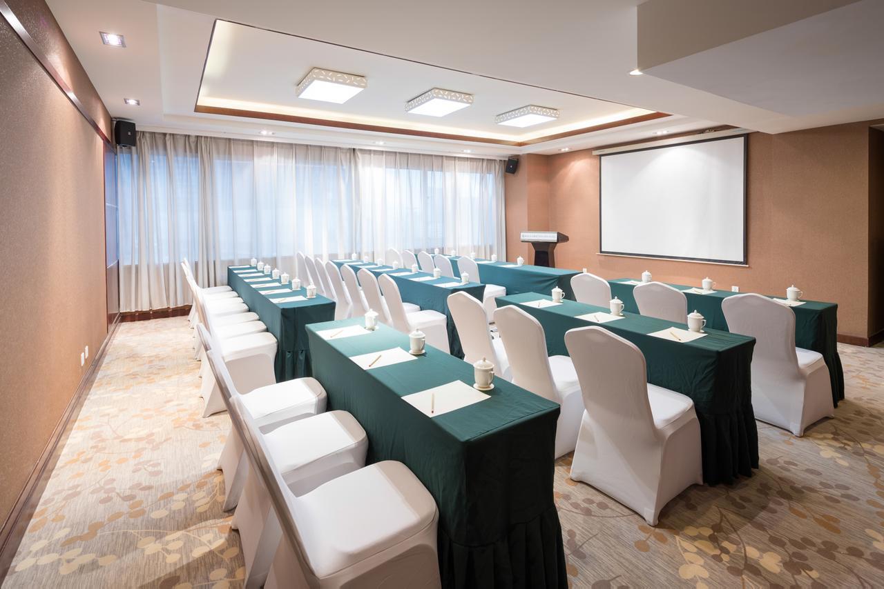 New Era Hotel Кунмин Екстериор снимка